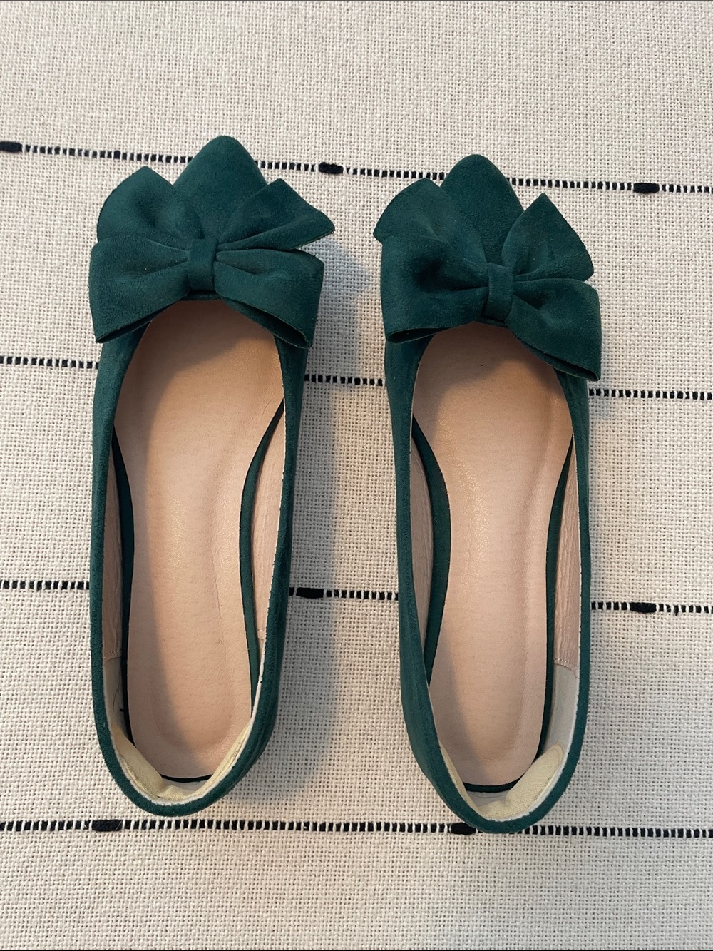 NWOT Women’s Emerald Green Bow Pointed Toe Flats